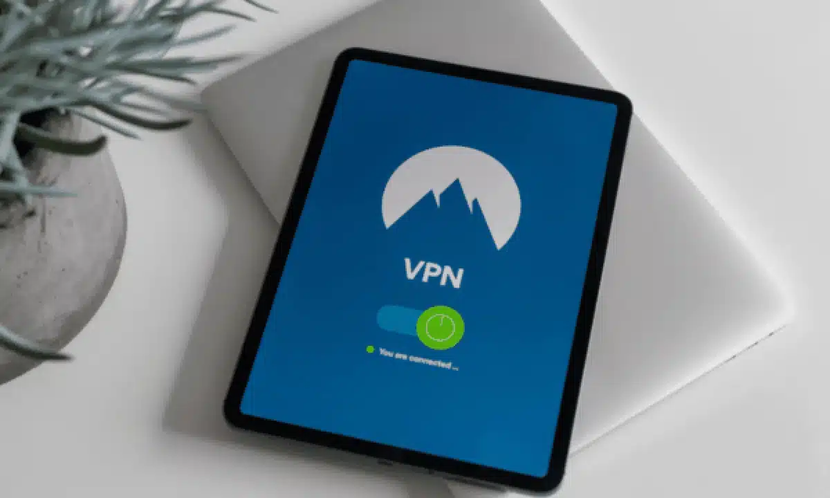 افضل برامج VPN لنظام ويندوز: دليل شامل ومقارنة بين الخدمات 3 واجهة تطبيق VPN على التابلت وهو من برامج VPN لنظم ويندوز