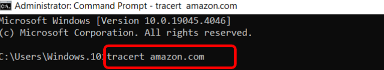 لقطة شاشة لنافذة موجه الأوامر (Command Prompt) مع تنفيذ أمر "tracert amazon.com"
