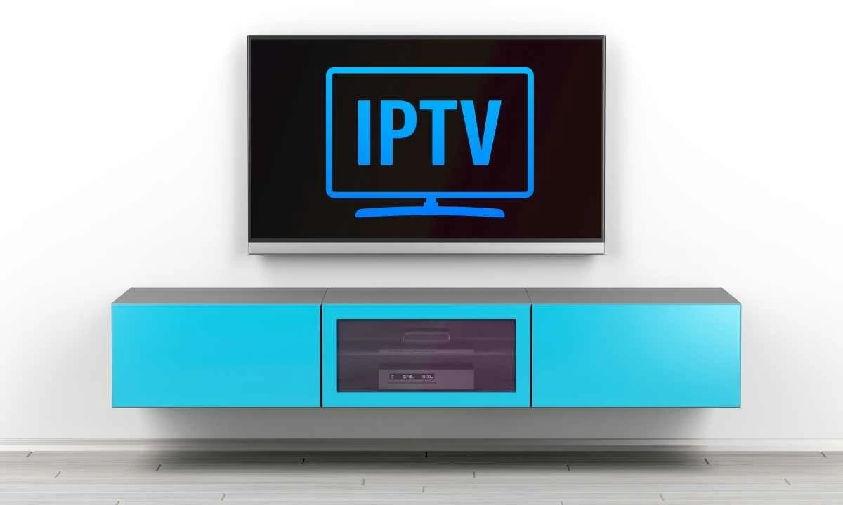 شاشة تلفاز تعرض شعار IPTV بخلفية حديثة